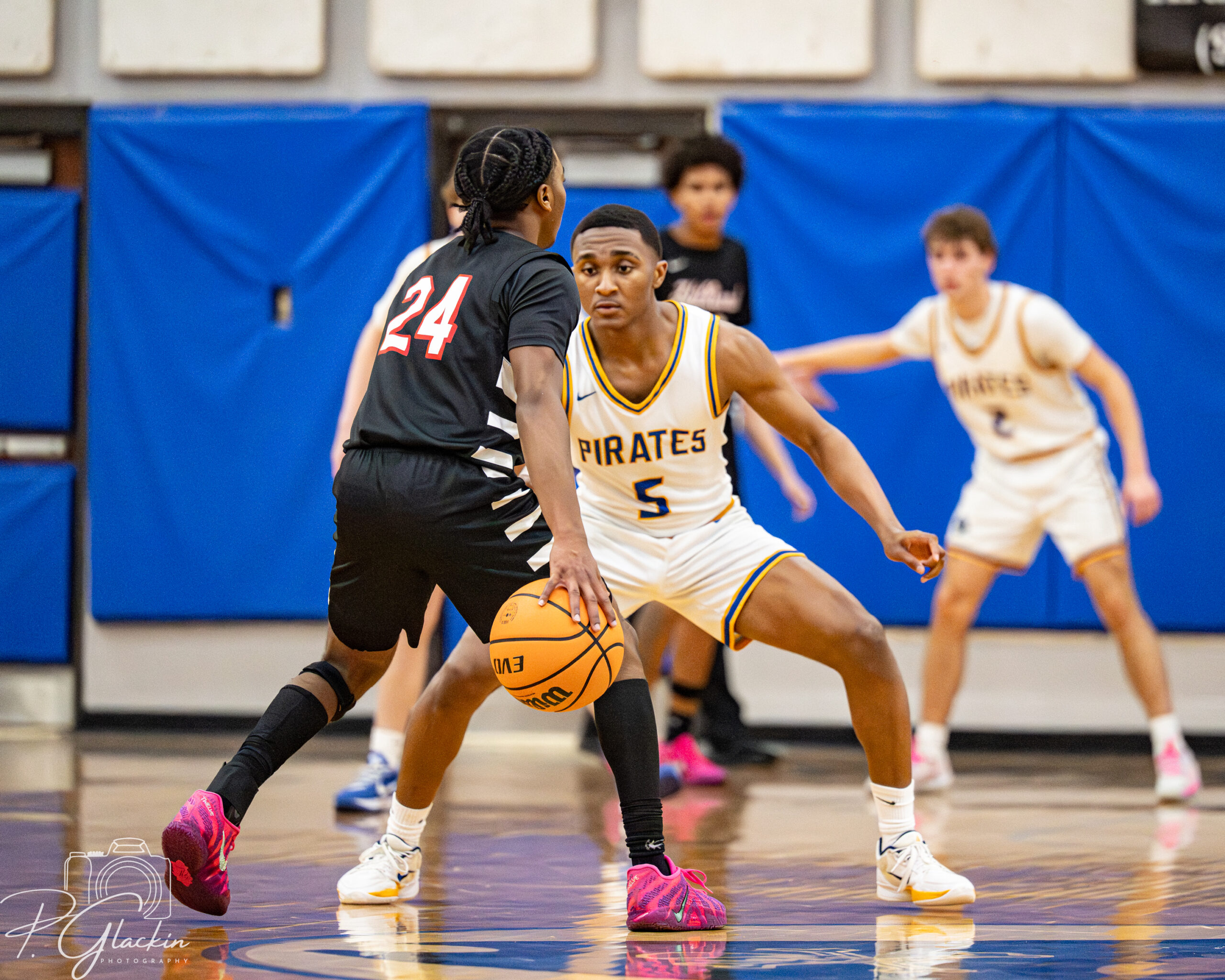 Pirates host Hilliard Flashes