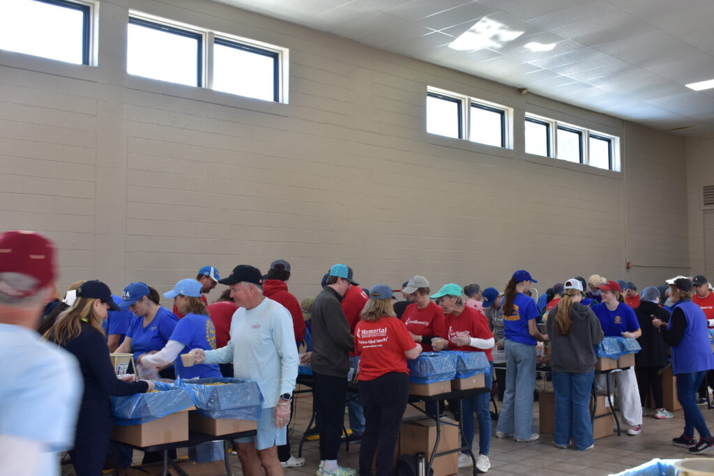 Volunteers fill the recreation center. Photo by Kate Kimmel/Nassau NewsLine