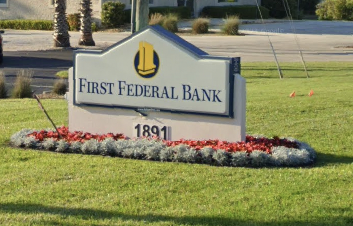 City awards banking contract to First Federal after rebid